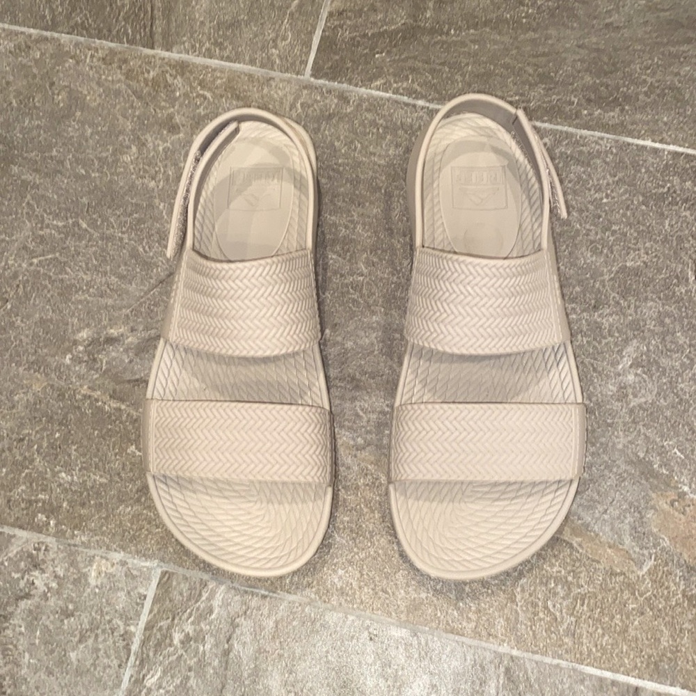 Reef water sandals, rarely worn, like new!